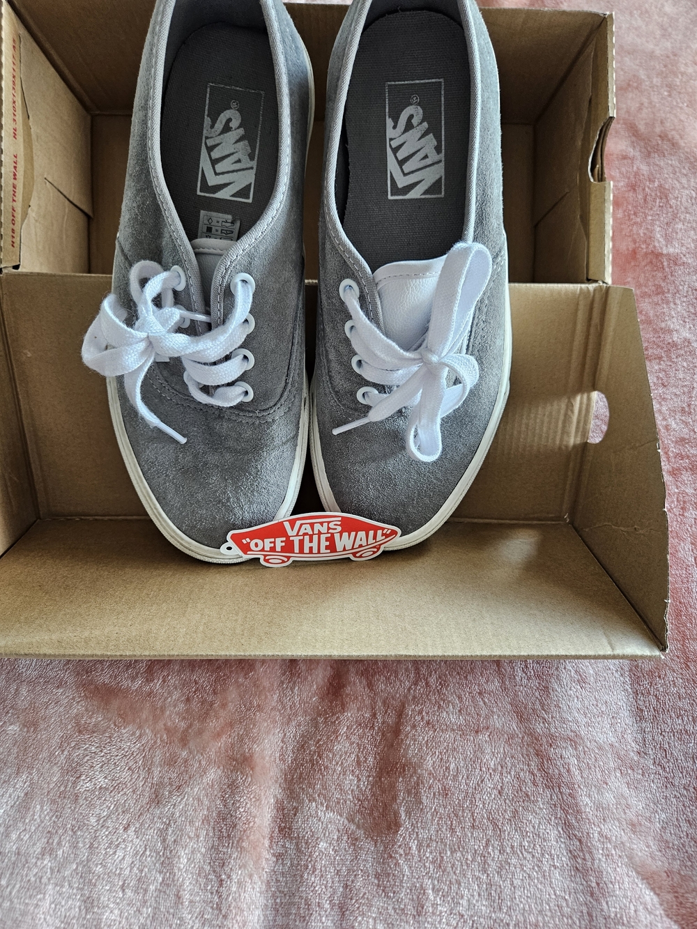 Vans Gray Suede Low-Top Sneakers with White Laces Mens Sizee 5.0 Or Womens 7.0